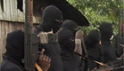 חמושים רעולי פנים בניגריה מחזיקים נשק (וידאו WMV: עדי רם, רויטרס)